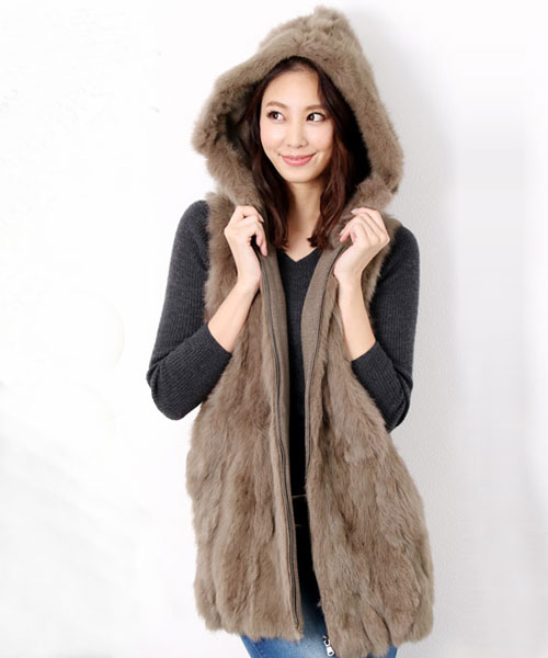 着るだけでお洒落上級者！フード付きラビットロングベスト！ - SANKYO BLOG