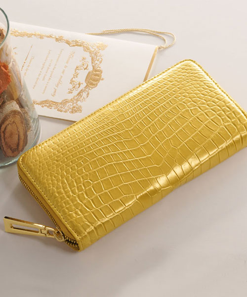 圧倒的なインパクトを手にしてください！魅了する黄金色≪クロコ長財布