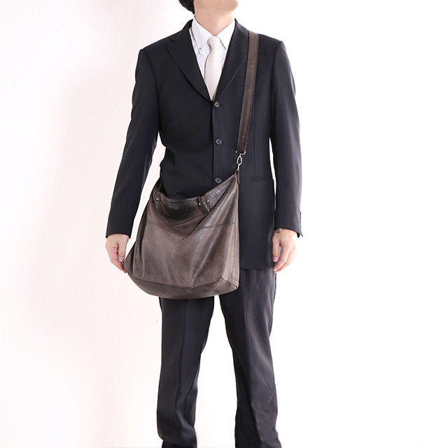 結婚式で男性がバッグを持つべき理由 フォーマルバッグなら三京商会