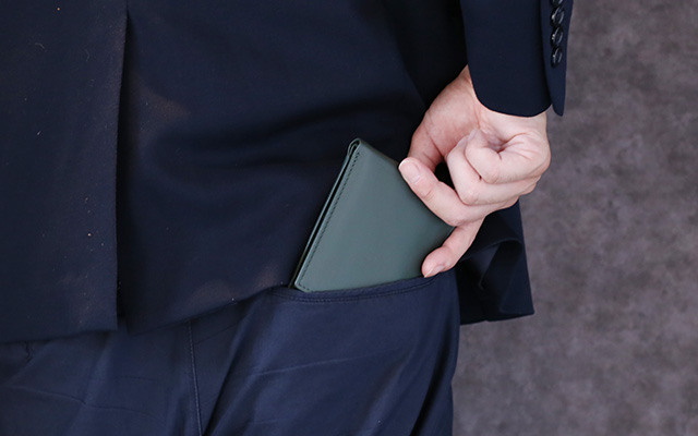 スーツのポケットに財布を入れていませんか?